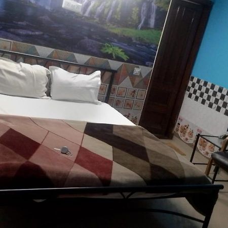 Hotel New Apple Rose Chandigarh Near Railway Station Dariya Uco Bank Ke Pass Oda fotoğraf