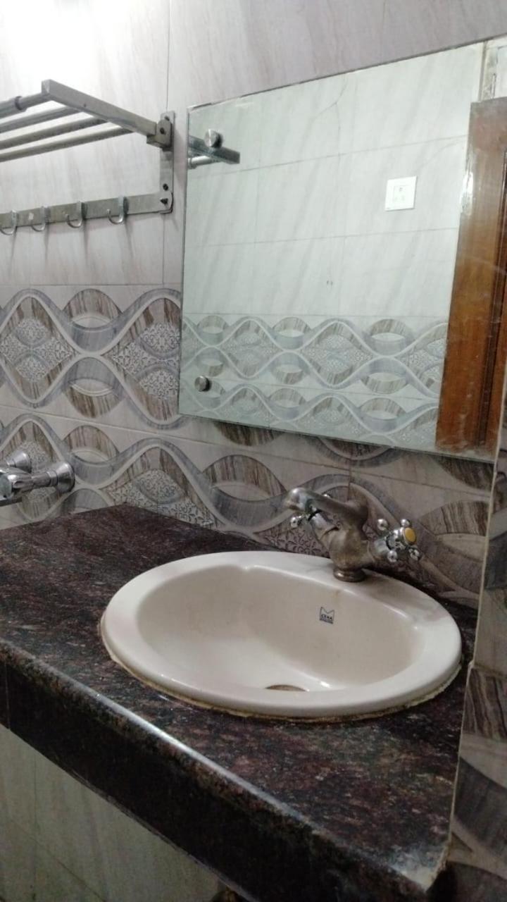 Hotel New Apple Rose Chandigarh Near Railway Station Dariya Uco Bank Ke Pass Oda fotoğraf
